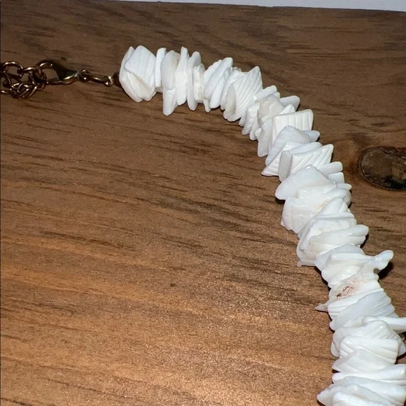 EUC - Vintage Elegant White Sea Shell Necklace - Picture 5 of 7